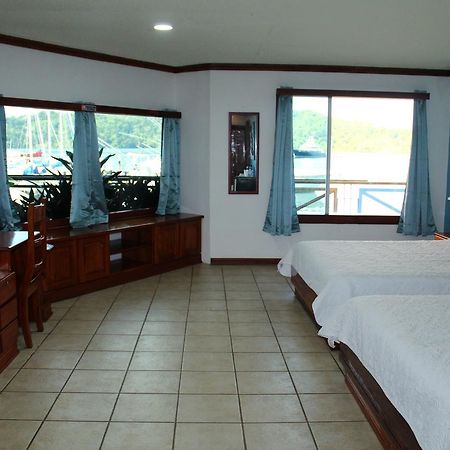 Fish Hook Marina Hotel Голфито Екстериор снимка