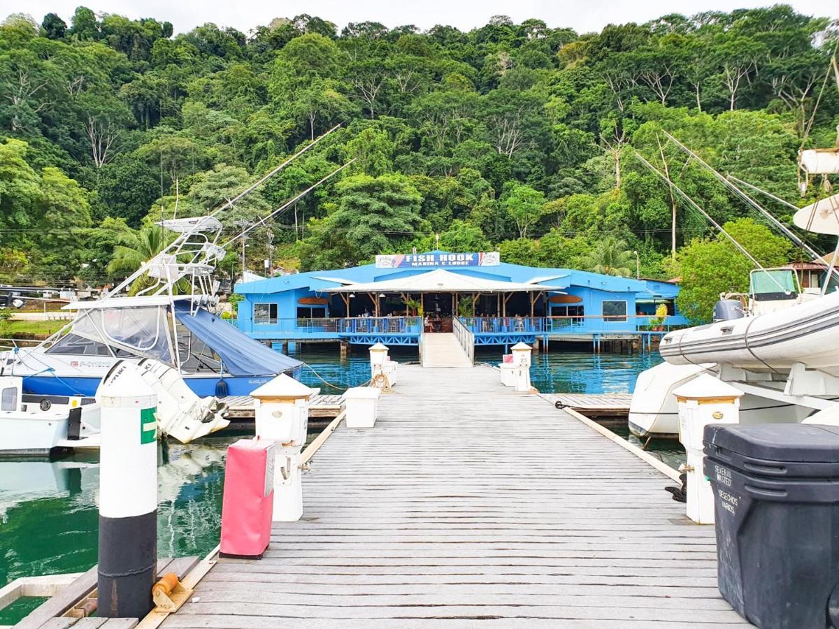 Fish Hook Marina Hotel Голфито Екстериор снимка