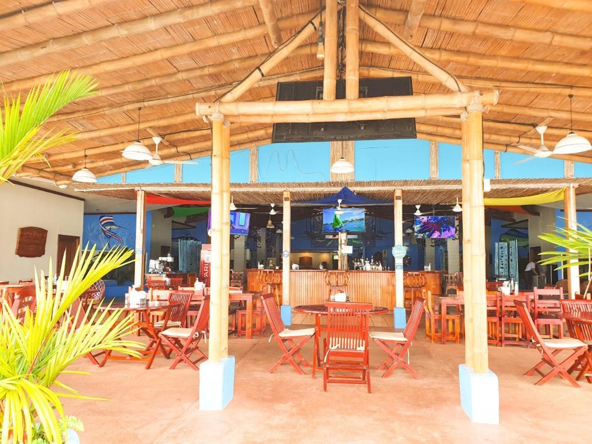 Fish Hook Marina Hotel Голфито Екстериор снимка
